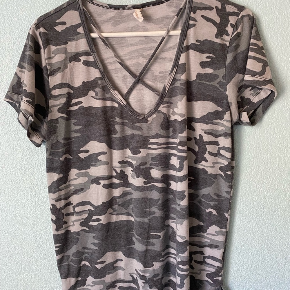 V neck - Picture 2 of 2